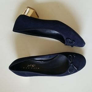 NWT LORD & TAYLOR navy blue suede  and gold block heel shoes size 7